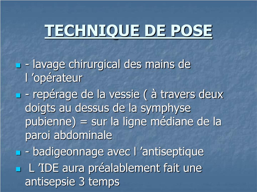Sur la personne les anguilles et les boutons enflammés