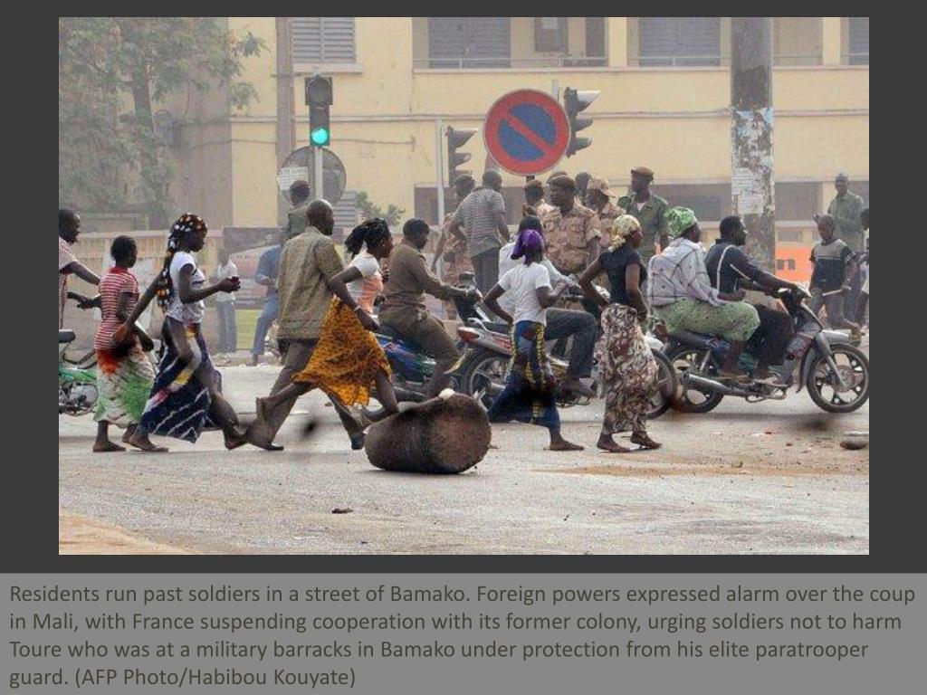 Экономическое развитие мали. Военные перевороты в Африке. Вооруженный мятеж. Африка правительство здание. Bamako Streets.