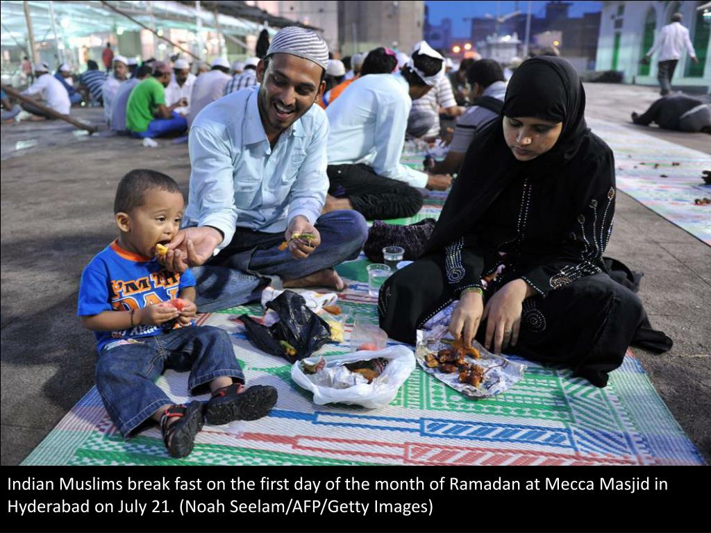 Разговление рамадан. Ramadan mulim Muslima. Мусульманская семья в Рамадан. Рамадан в Египте. Семья в Мекке.